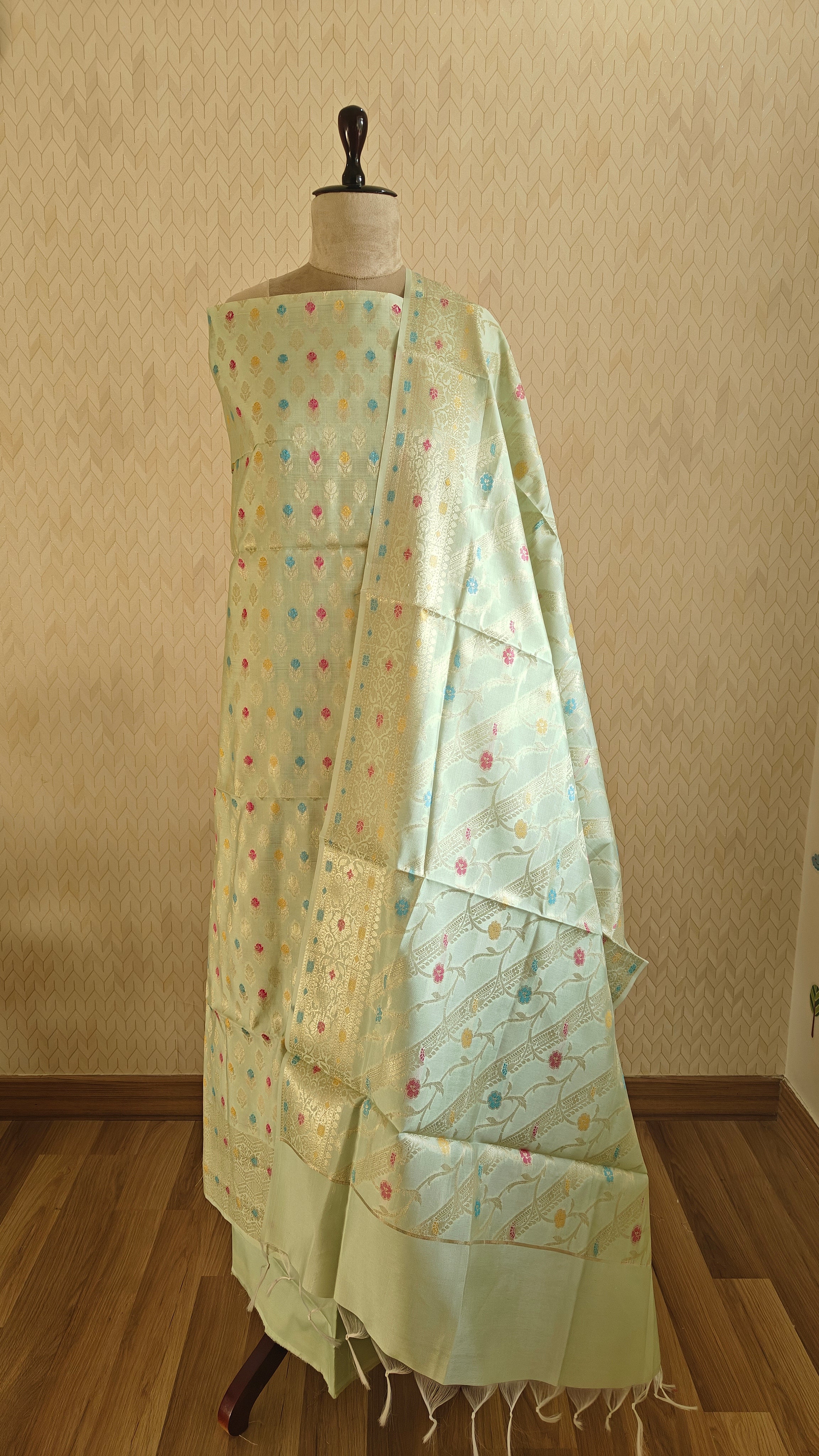 Mulmul cotton Pista Small booti suit