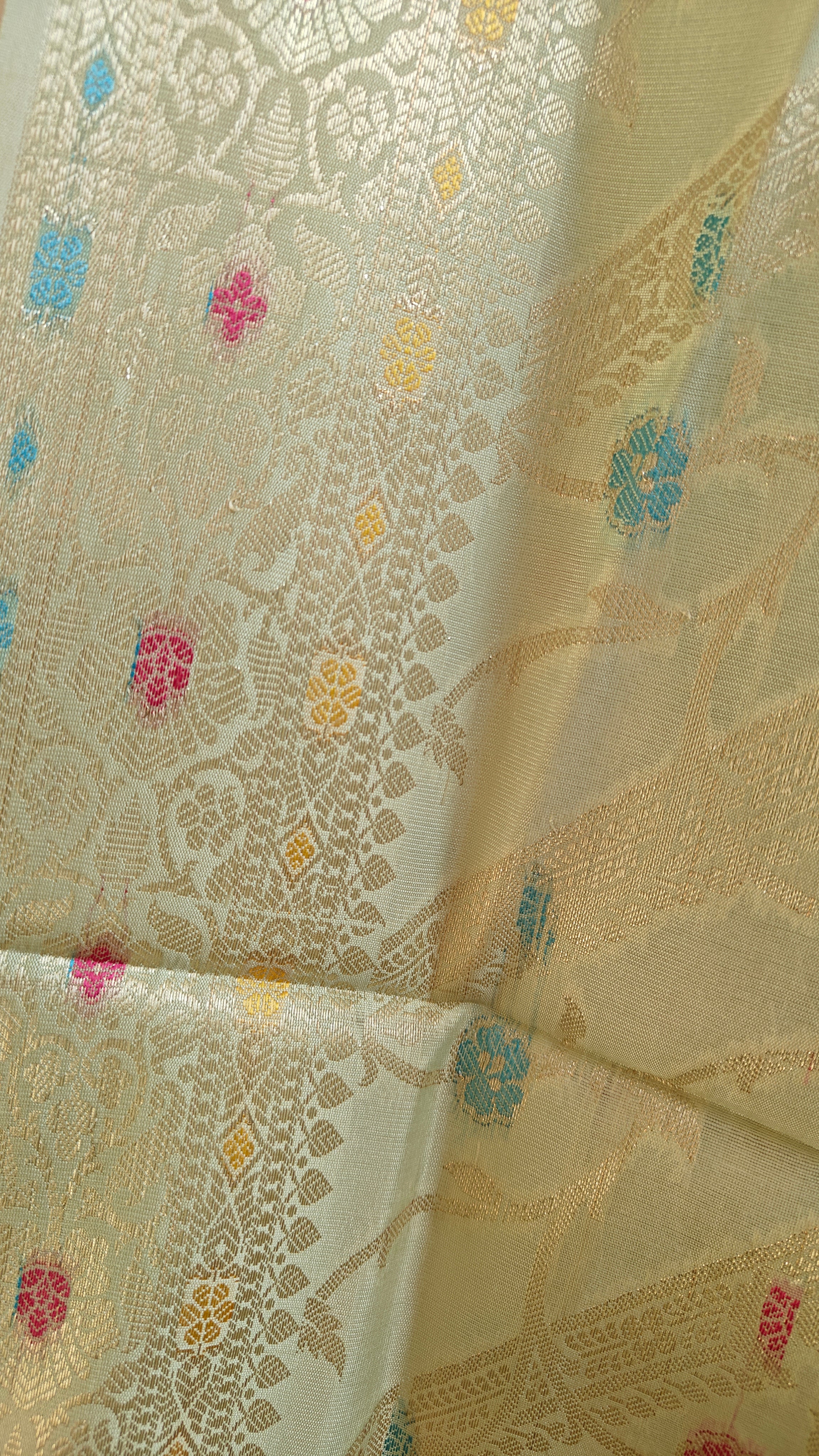 Mulmul cotton Pista Small booti suit
