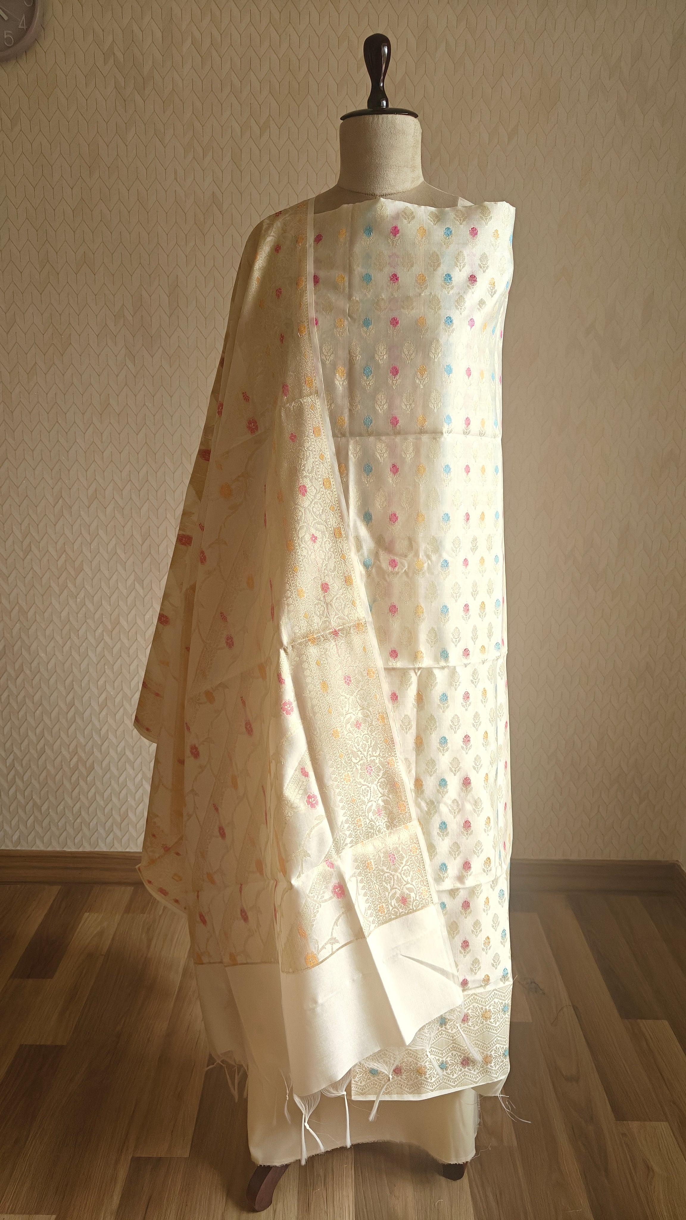 Mulmul cotton White Small booti suit