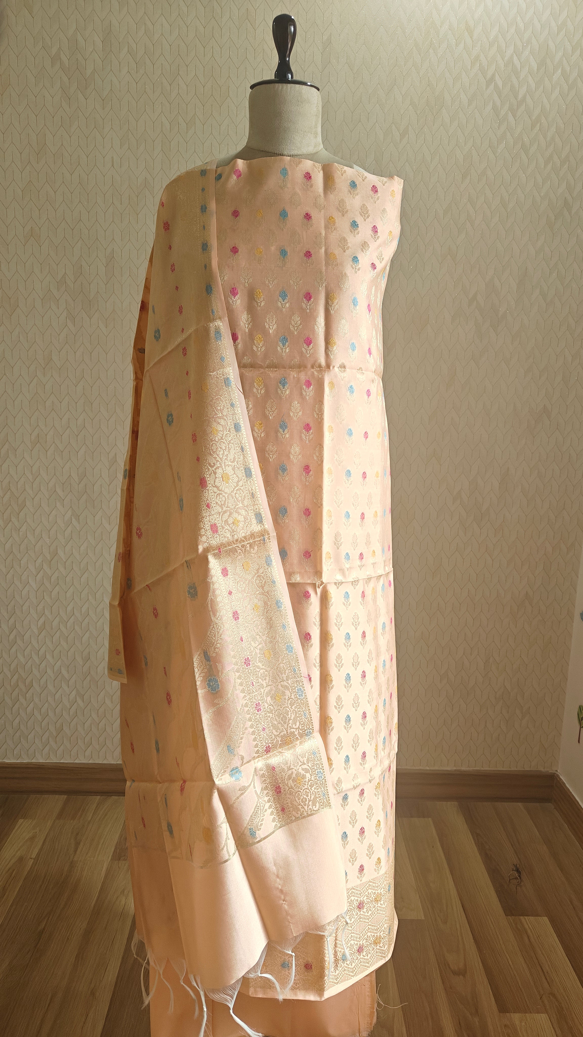 Mulmul Cotton Peach Booti suit