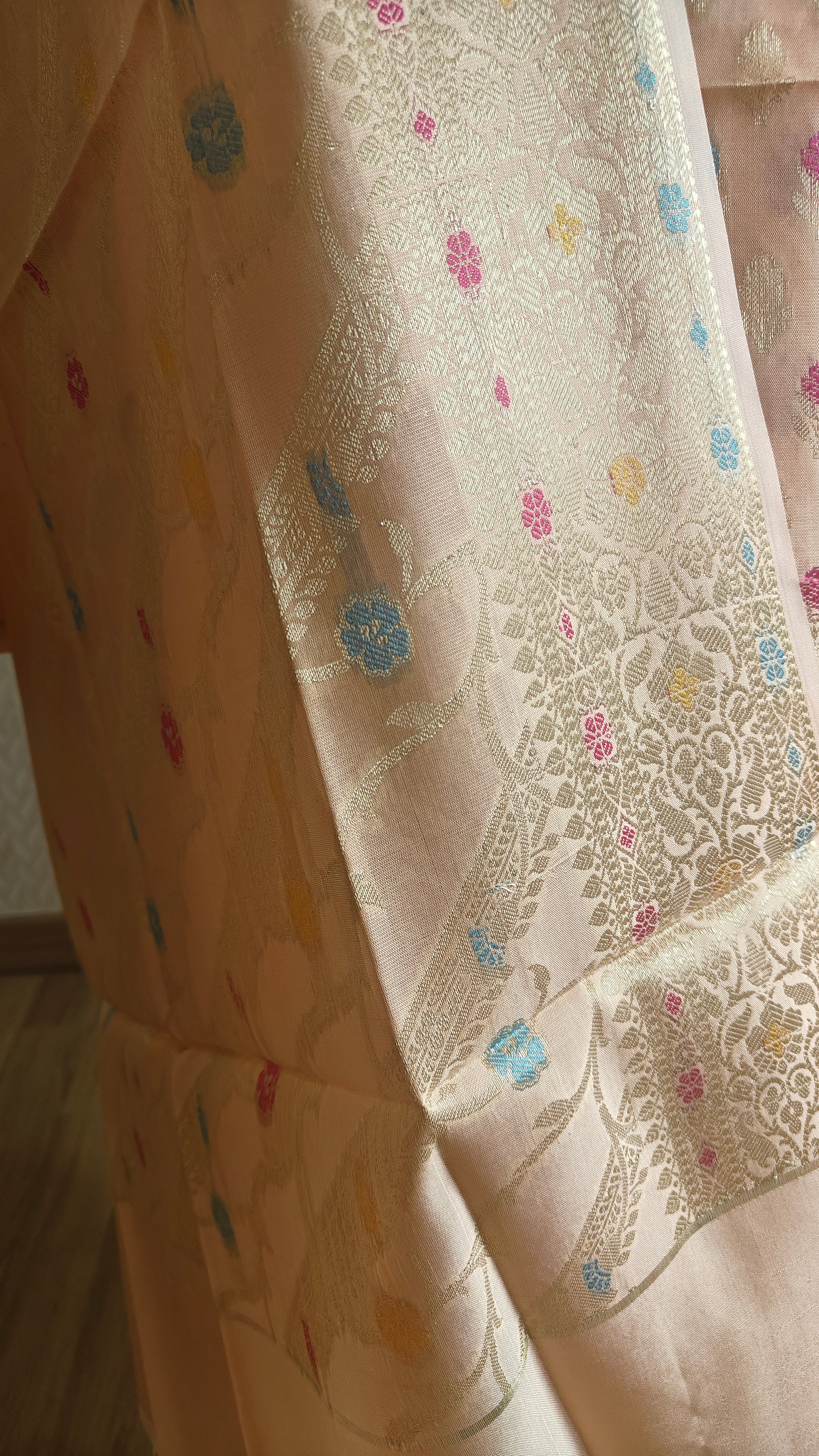 Mulmul Cotton Peach Booti suit