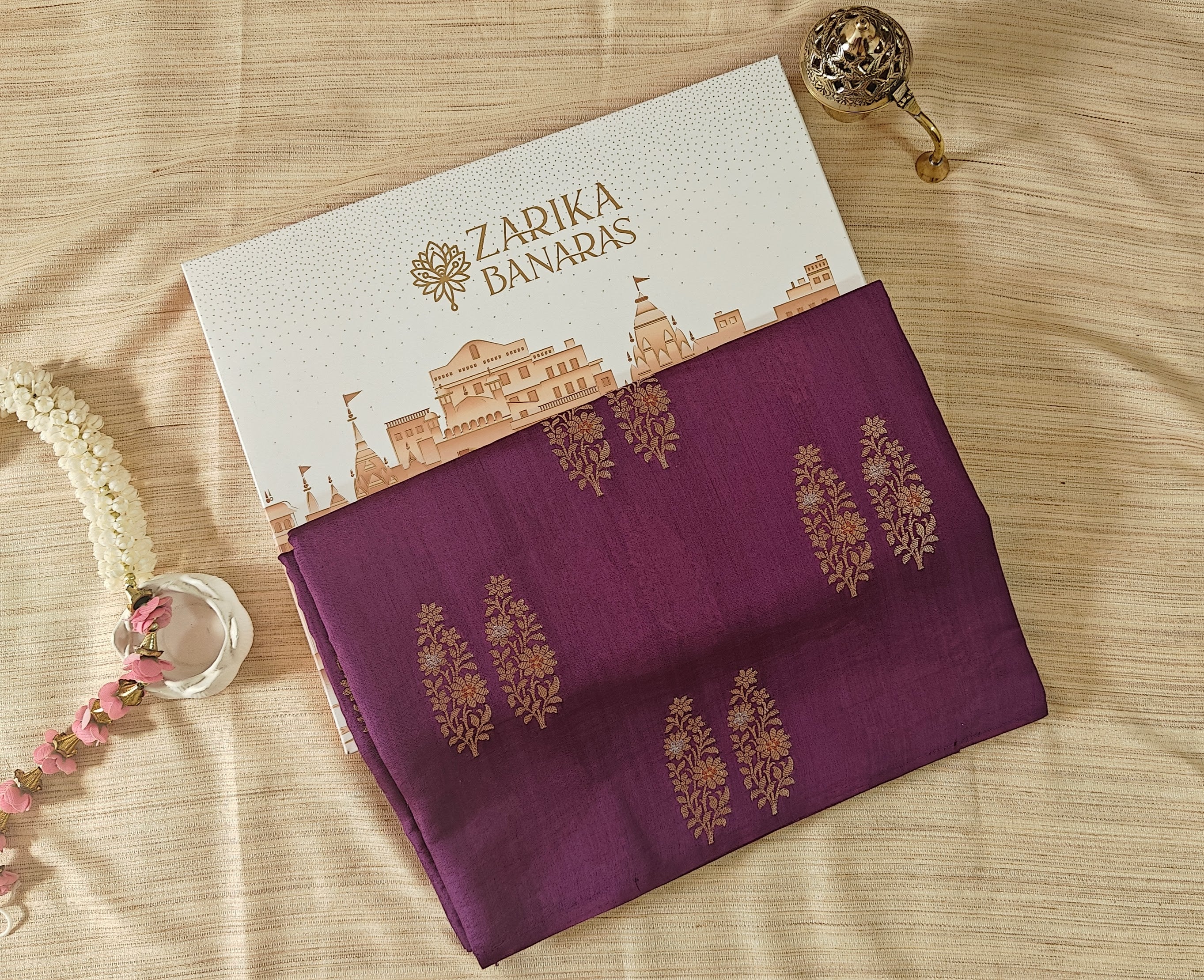 Elegant Chiniya Silk Saree with Meenakari Booti Weave & Borderless Design