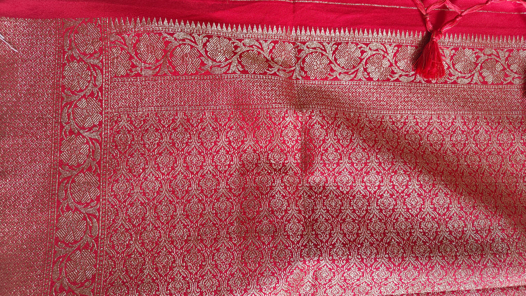 Green & Red Georgette Saree with Booti Work – Classic Banarasi Design