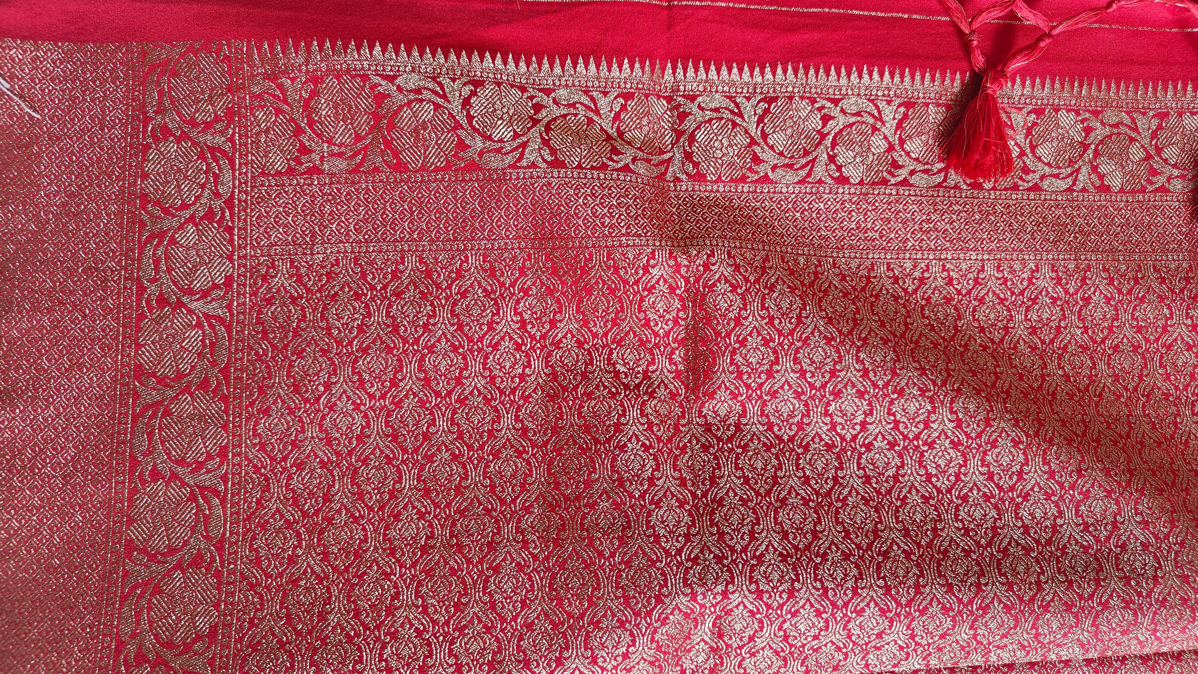 Green & Red Georgette Saree with Booti Work – Classic Banarasi Design