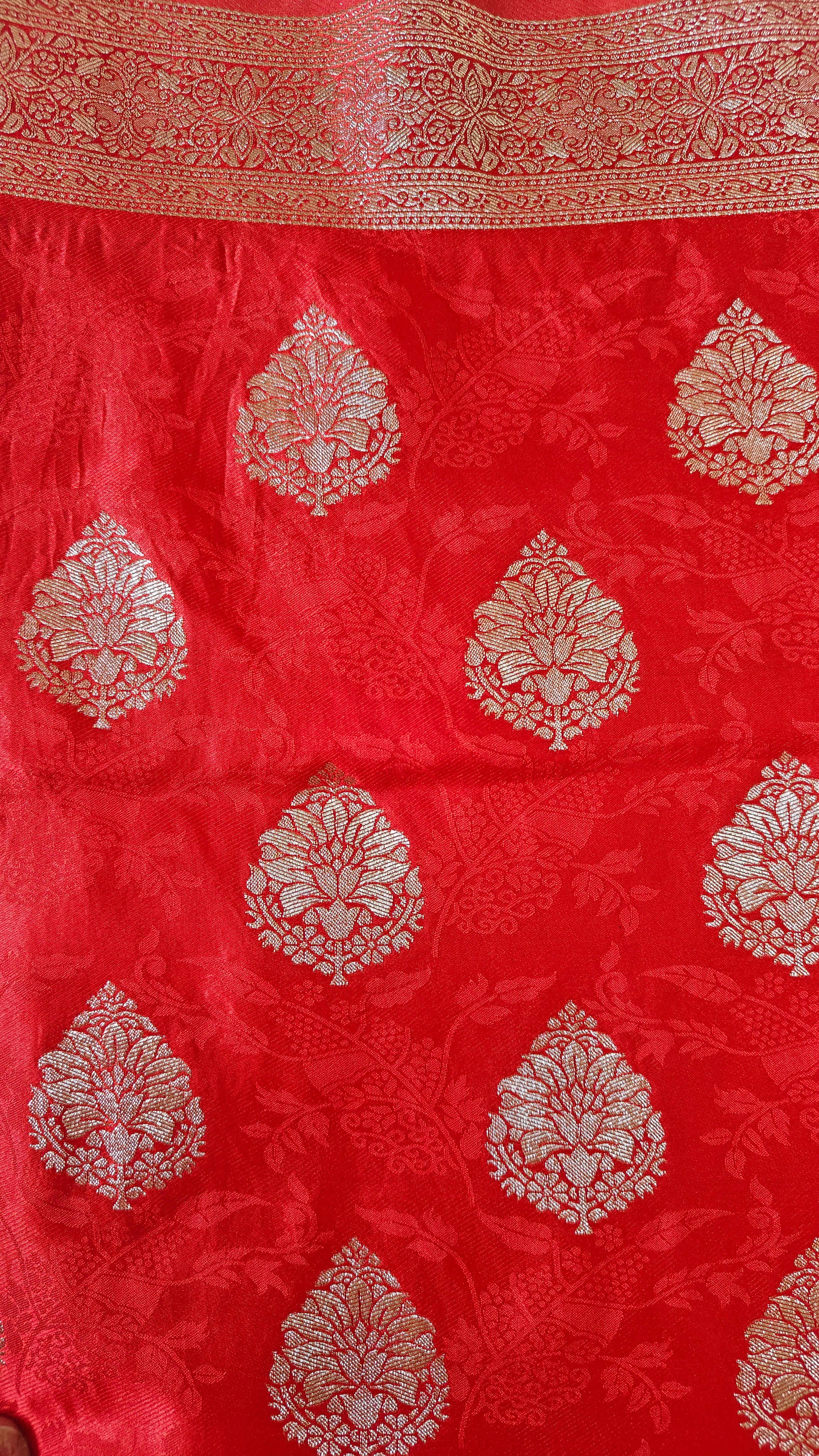 Red Tanchoi Saree with Big Booti Zari Work & Rich Pallu
