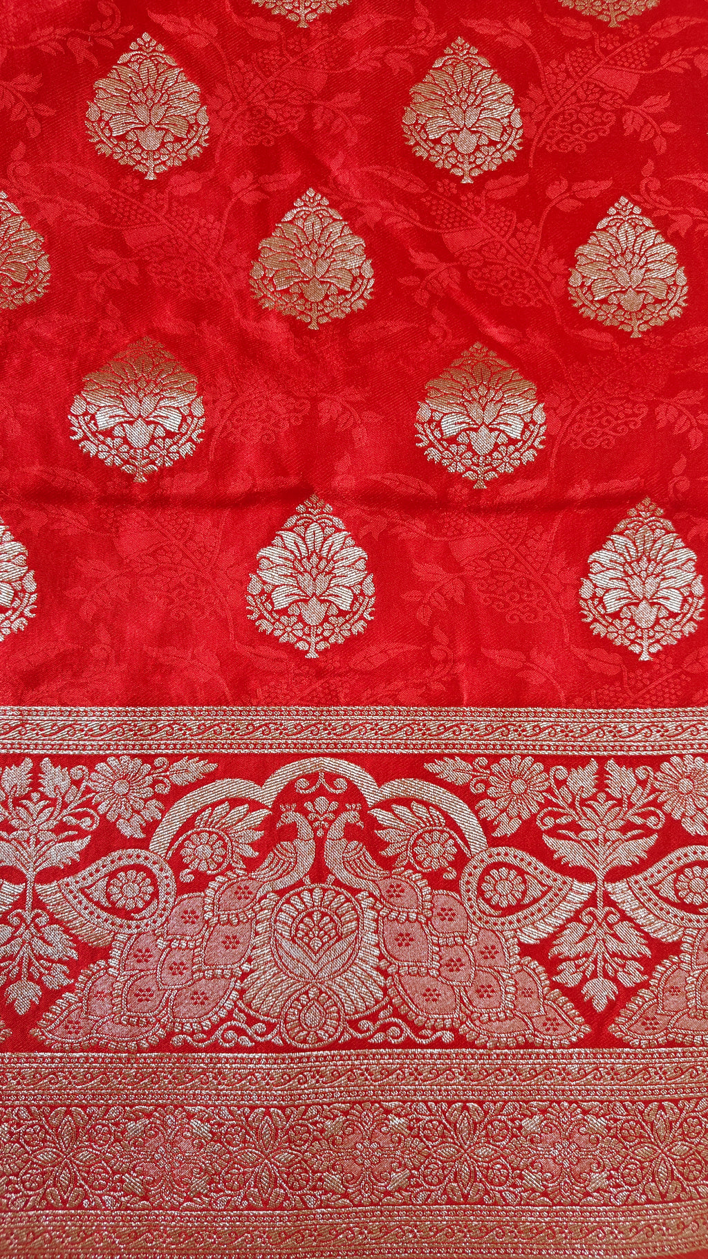 Red Tanchoi Saree with Big Booti Zari Work & Rich Pallu
