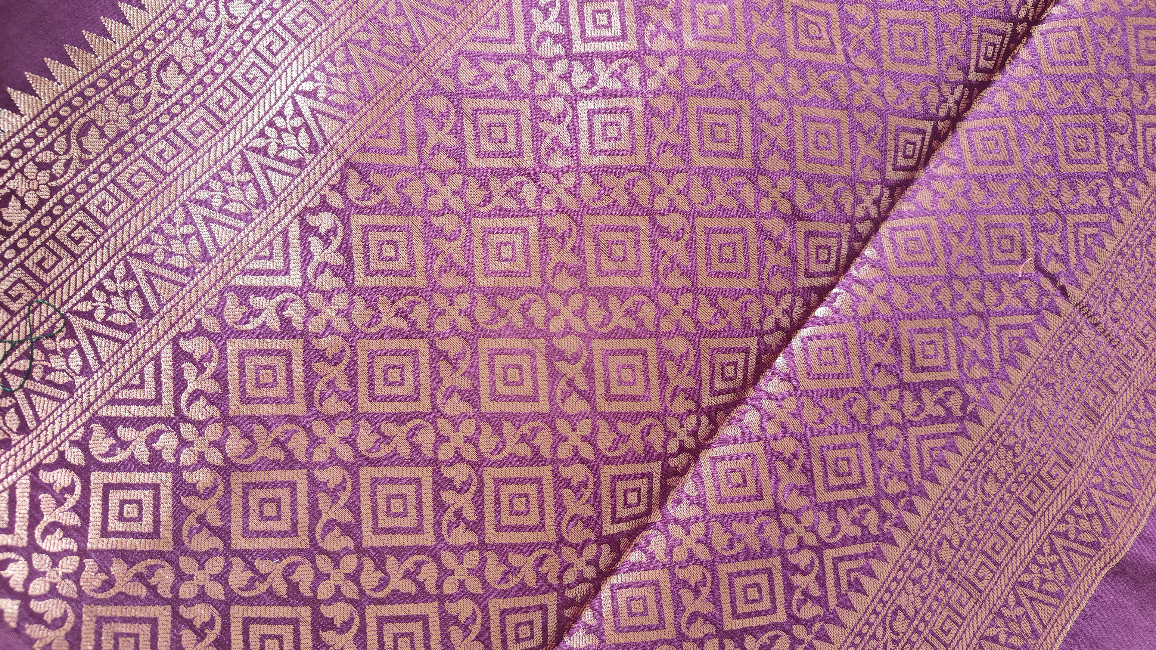 Elegant Chiniya Silk Saree with Meenakari Booti Weave & Borderless Design