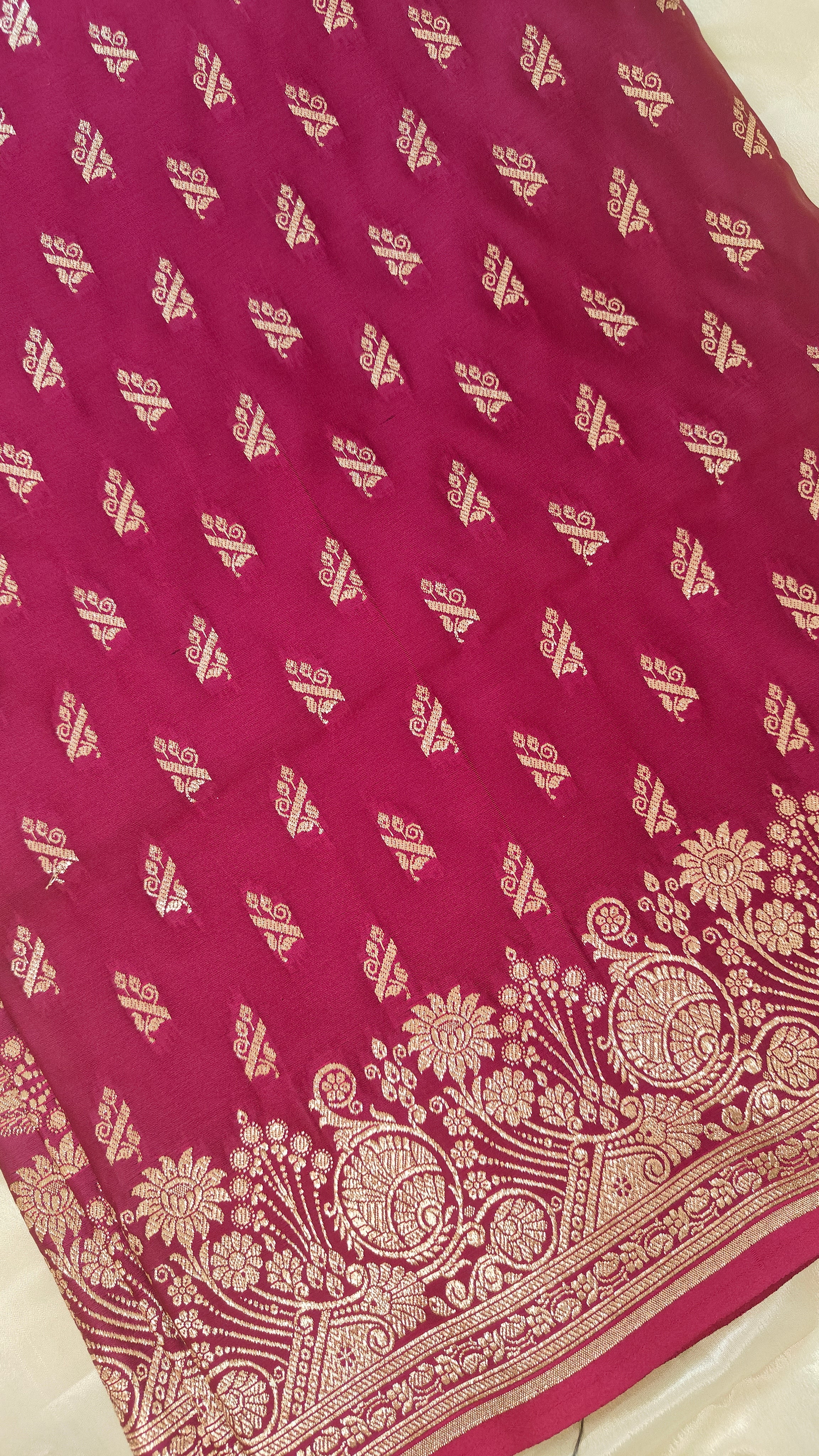 Rani pink Silk Saree with Delicate Booti Work