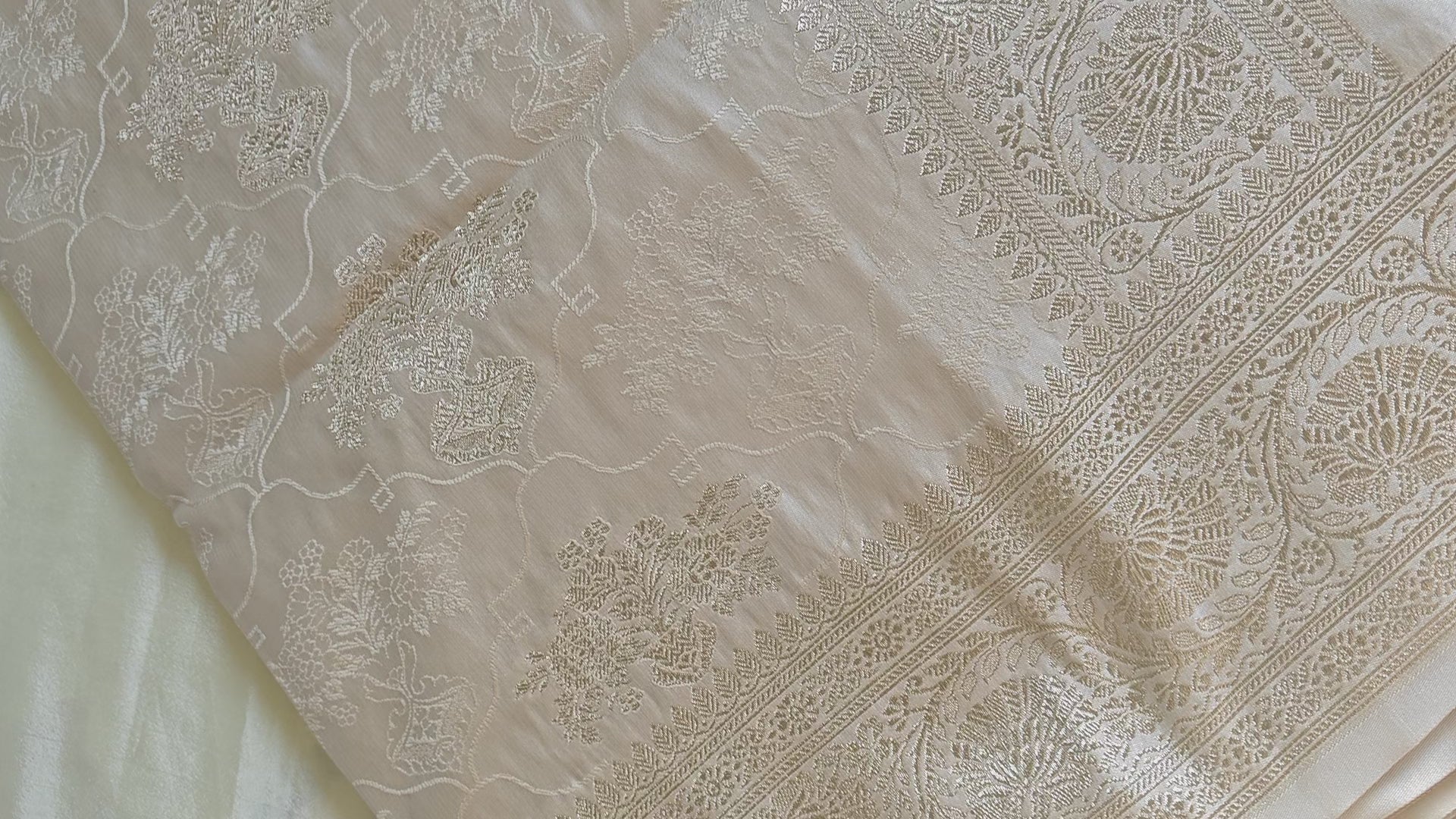 Golden Tanchoi saree