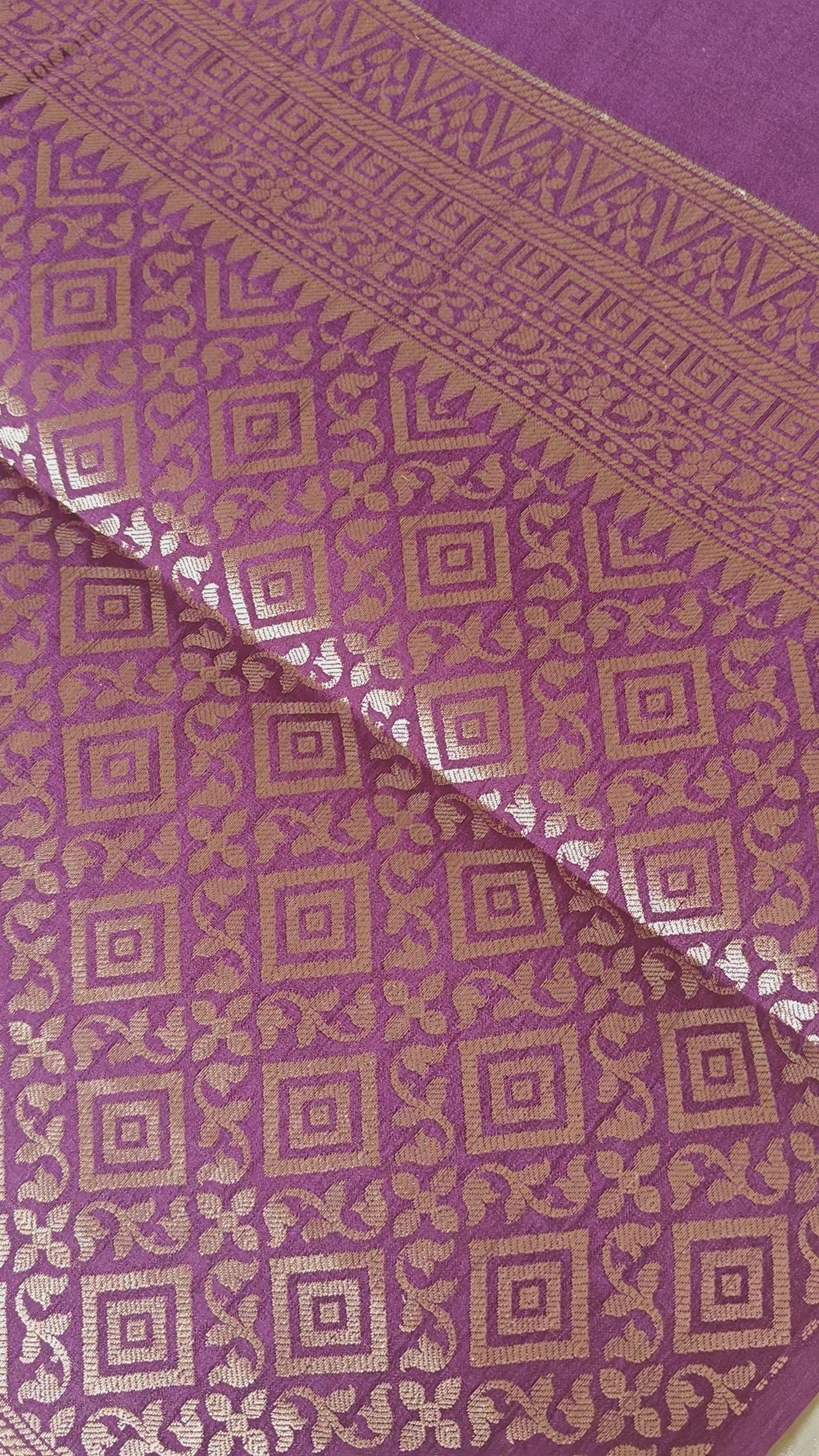Chiniya Silk Meenakari Booti Saree